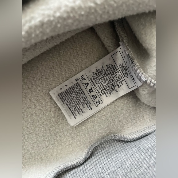 Adidas Men's Essentials Fleece 3-Stripes Sweatshirt Grey/Black
Size M - Picture 3 of 11